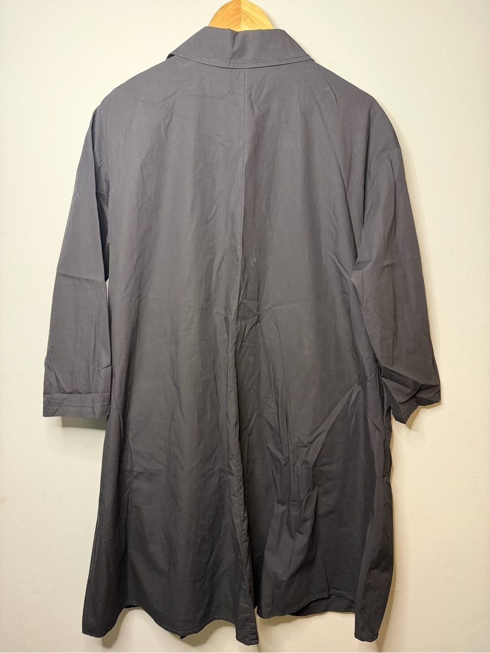 Black Button-Front Long Shirt Dress with Cutout Circle Detail - Picture 4 of 5
